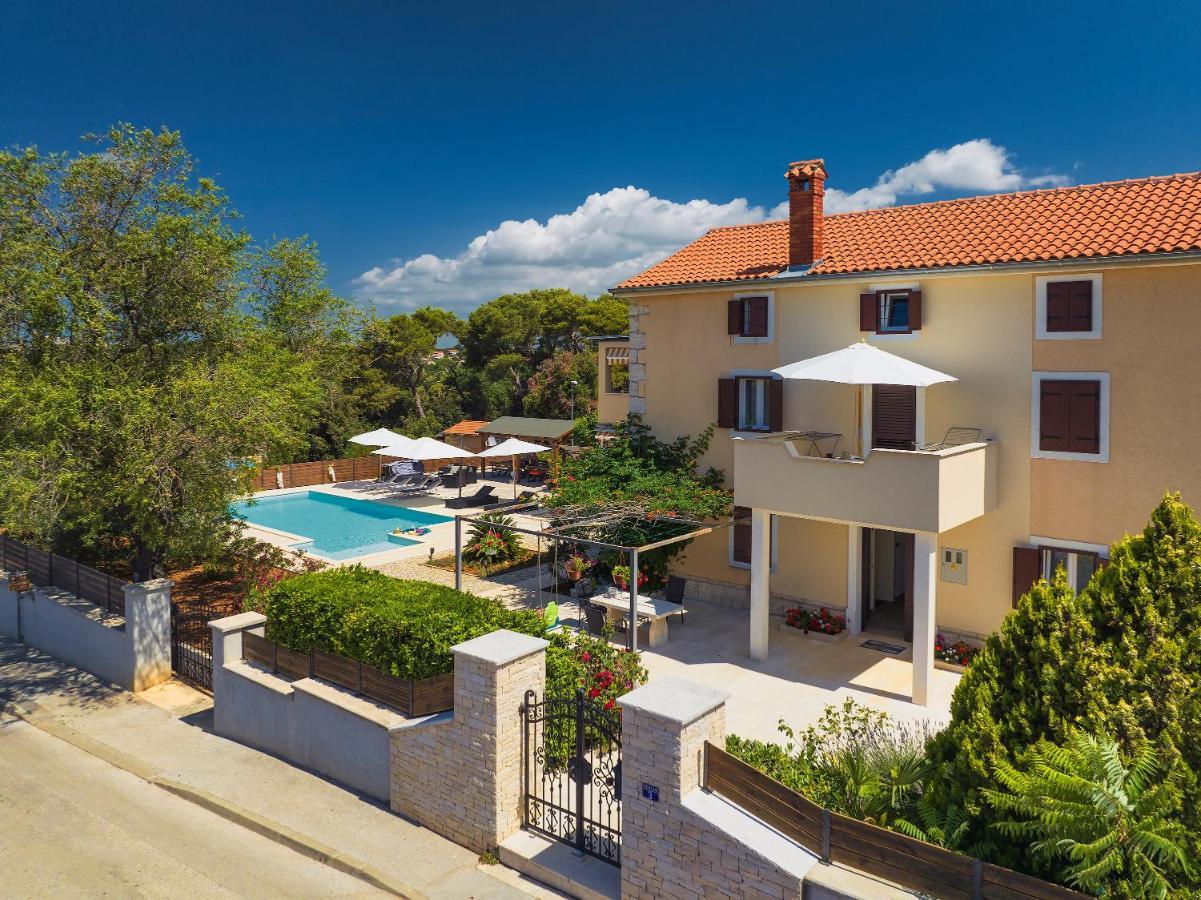 Apartments Vita Vinkuran Luaran gambar